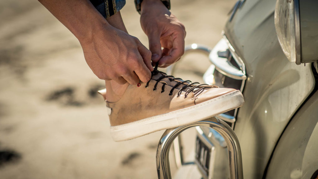 sneaker Piuma in pelle e suola a cassetta in gomma